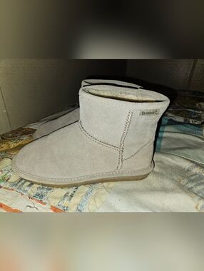 BearPaw Short Suede Shearling Boot - Light Beige